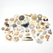 COLLECTION OF VINTAGE BROOCHES