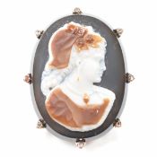 VICTORIAN CARVED AGATE CAMEO BROOCH