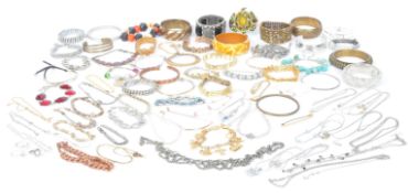 COLLECTION OF ASSORTED COSTUME JEWELLERY