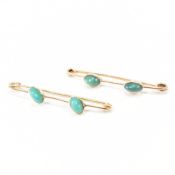 PAIR OF GOLD & GREEN STONE SET BROOCHES
