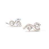 HALLMARKED 18CT GOLD & DIAMOND STUD EARRINGS