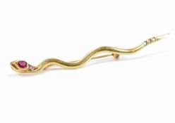 HALLMARKED 18CT GOLD RUBY & DIAMOND BROOCH