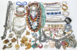 COLLECTION OF VINTAGE COSTUME JEWELLERY