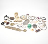 ASSORTMENT OF ANTIQUE & VINTAGE JEWELLERY & WATCHES