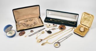 COLLECTION OF VINTAGE COSTUME JEWELLERY