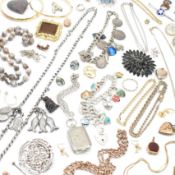 ASSORTMENT OF 19TH & 20TH CENTURY COSTUME JEWELLERY