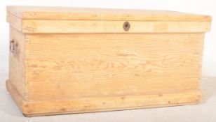 19TH CENTURY VICTORIAN PINE BLANKET BOX