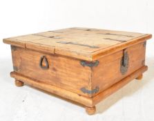 20TH CENTURY MEXICAN PINE PANDORA BOX STYLE COFFEE TABLE