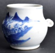 19TH CENTURY CHINESE BLUE & WHITE PORCELAIN BIRD FEEDER