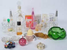 COLLECTION OF PERFUME SCENT BOTTLES
