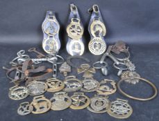 COLLECTION OF VINTAGE HORSE BRASSES & STIRRUPS