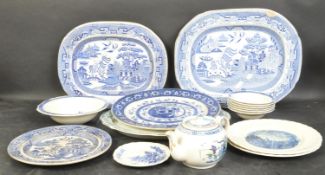 ASSORTMENT OF 19TH CENTURY & LATER BLUE & WHITE CERAMIC ITEMS