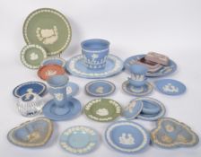 ASSORTMENT OF VINTAGE WEDGWOOD JASPERWARE PIECES