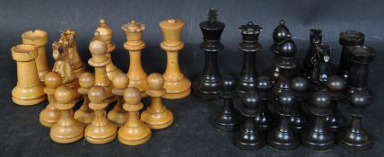 SET OF VINTAGE TURNED WOOD CHESS PEICES