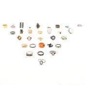 COLLECTION OF ASSORTED SILVER & COSTUME JEWELLERY RINGS