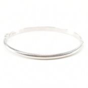HALLMARKED 9CT WHITE GOLD HINGED BANGLE