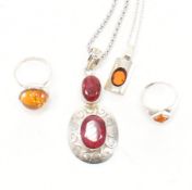 ASSORTMENT OF SILVER STONE SET JEWELLERY