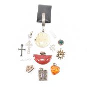 COLLECTION OF ASSORTED NECKLACE PENDANTS &CHARMS