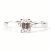 HALLMARKED 18CT WHITE GOLD & DIAMOND SOLITAIRE RING