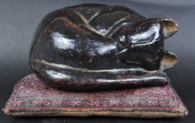 20TH CENTURY LARGE CURLED CAT WOOD CARVING