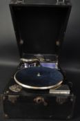 EARLY 20TH CENTURY DECCA GRAMOPHONE PLAYER IN CASE