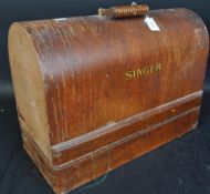 EARLY 20TH CENTURY OAK CASED SINGER SEWING MACHINE
