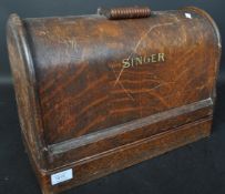 EARLY 20TH CENTURY SINGER SEWING MACHINE IN CASE