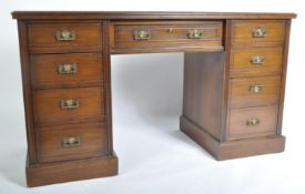 19TH CENTURY VICTORIAN MAHOGANY PEDESTAL DESK