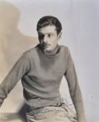 LAURENCE OLIVIER (1907-1989) - AUTOGRAPHED 8X10