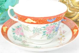 A COLLECTION OF CERAMICS & POTTERY