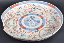 LARGE 19TH CENTURY IMARI PORCELAIN CHARGER