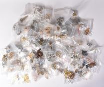 LARGE COLLECTION OF ASSORTED BRITISH MILITARY CAP BADGES