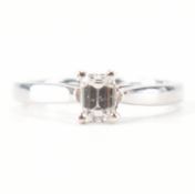 HALLMARKED 18CT WHITE GOLD & DIAMOND SOLITAIRE RING