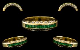 18ct Gold - Attractive Contemporary Desi