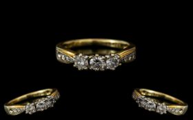 18ct Yellow Gold - Attractive 3 Stone Di