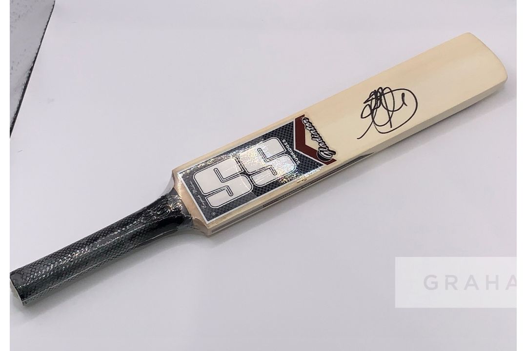 Sri Lanka cricket Kumar Sangakkara Collection, includes signed Sri Lanka limited edition cricket - Image 2 of 5