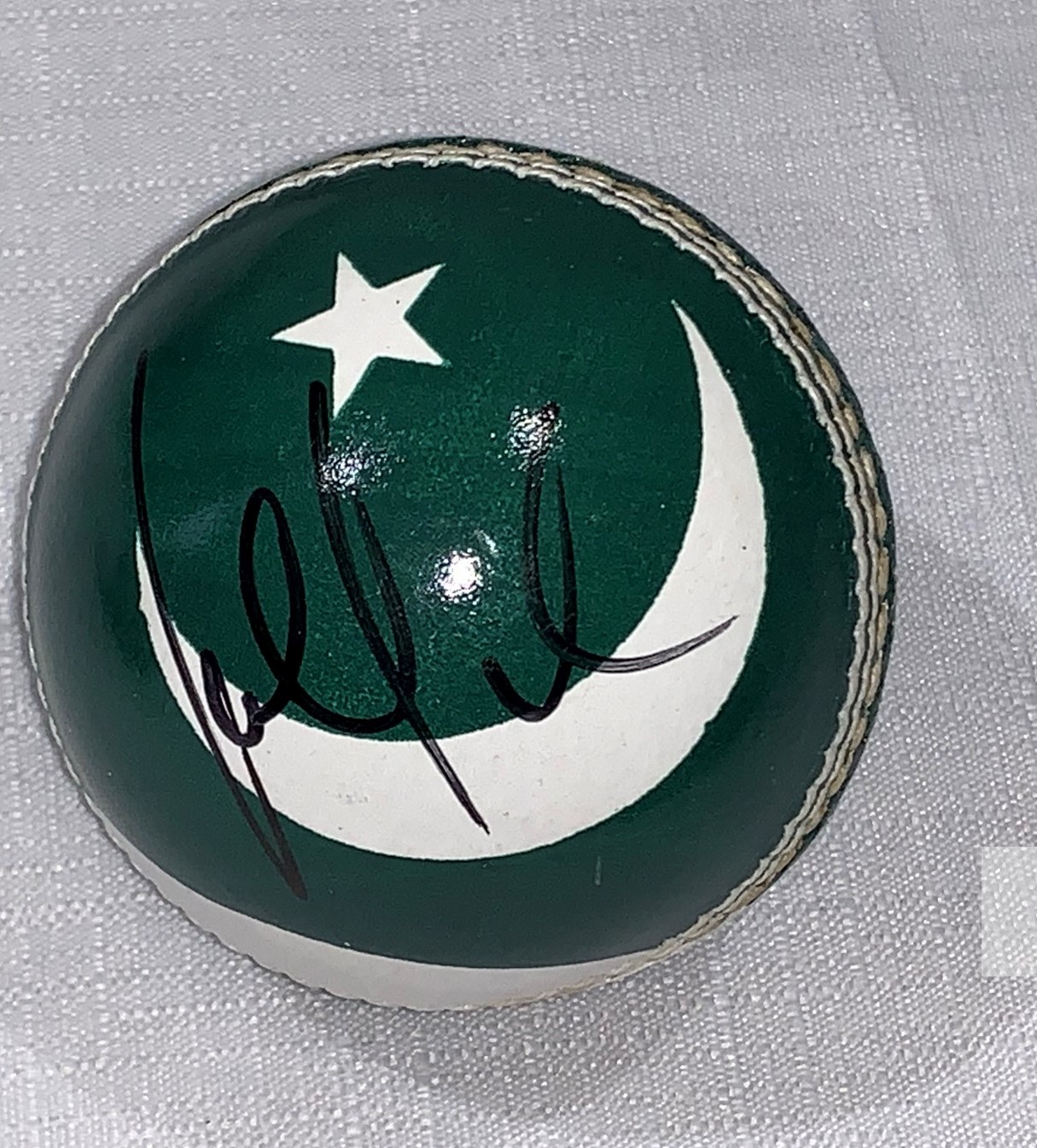 Pakistan cricket Wasim Akram and Waqar Younis Collection, including Wasim Akram signed Pakistan