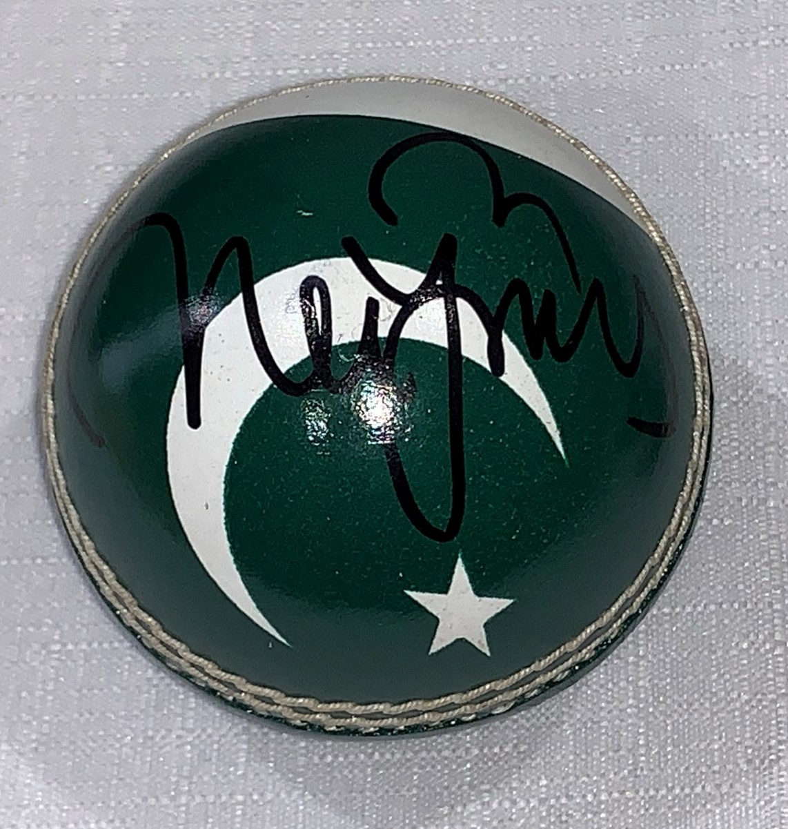 Pakistan cricket Wasim Akram and Waqar Younis Collection, including Wasim Akram signed Pakistan - Image 2 of 5