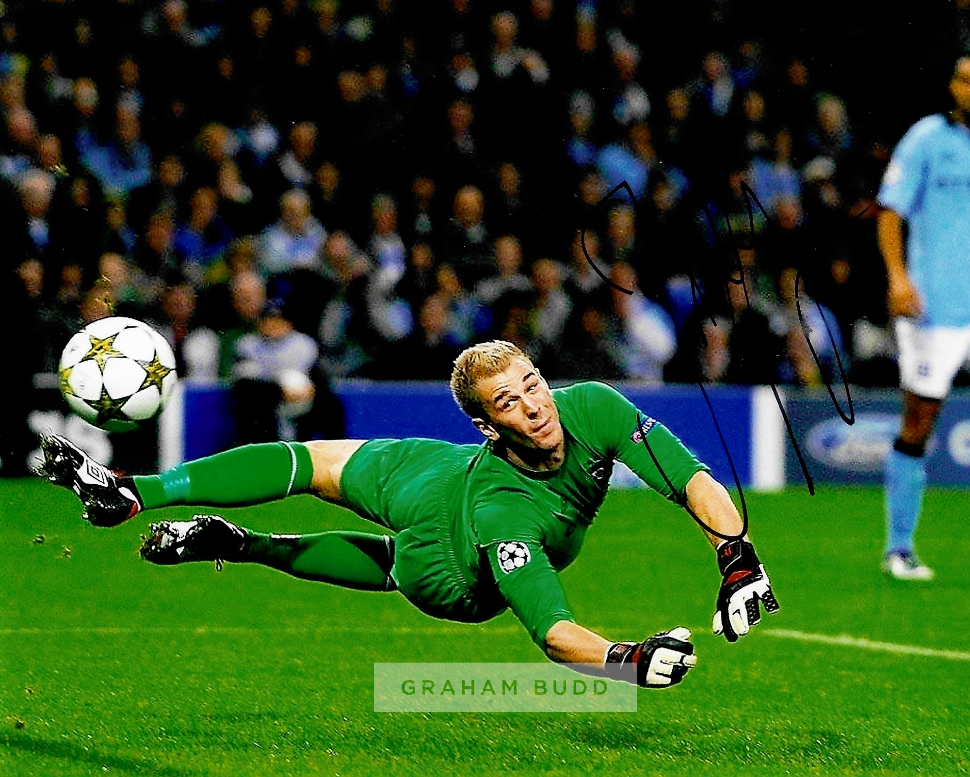 Manchester City FC collection of six signed photographs, 8 by 10in. photographs (4) including David - Image 2 of 6