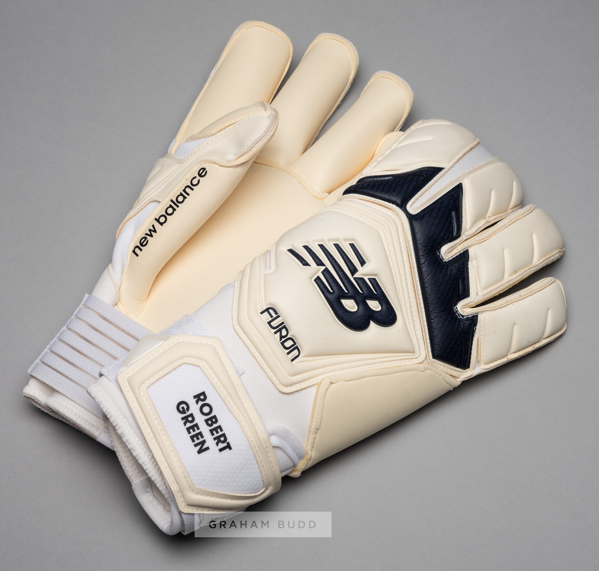 A group of four pairs of Chelsea goalkeepers' gloves, comprising: Ross Turnbull signed Puma - Image 4 of 4