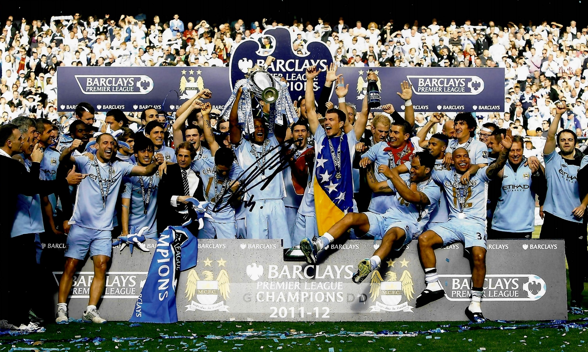 Manchester City FC collection of six signed photographs, 8 by 10in. photographs (4) including David - Image 6 of 6