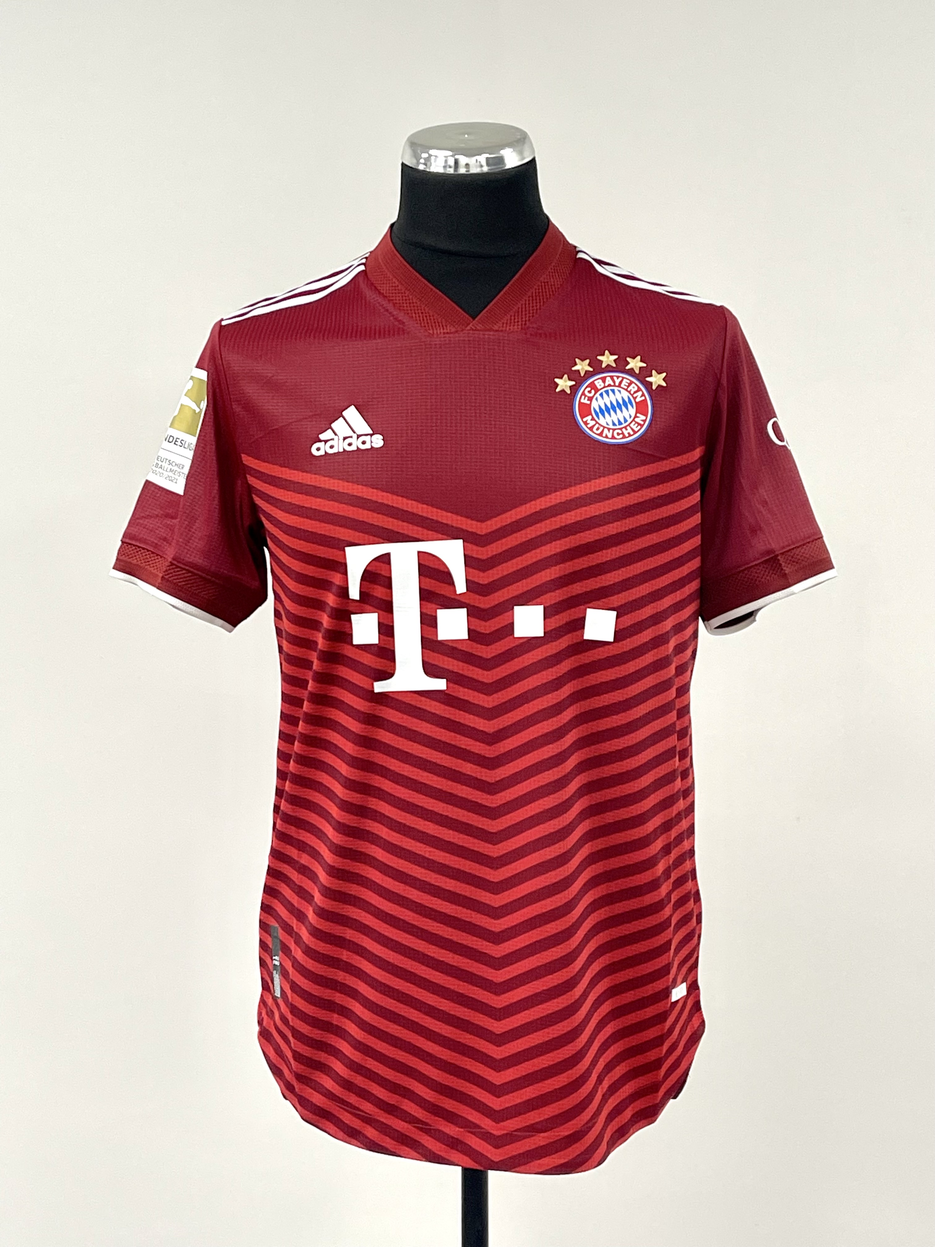 Robert Lewandowski signed red FC Bayern Munich no.9 home jersey, season 2021-22, match-issue, - Image 2 of 3