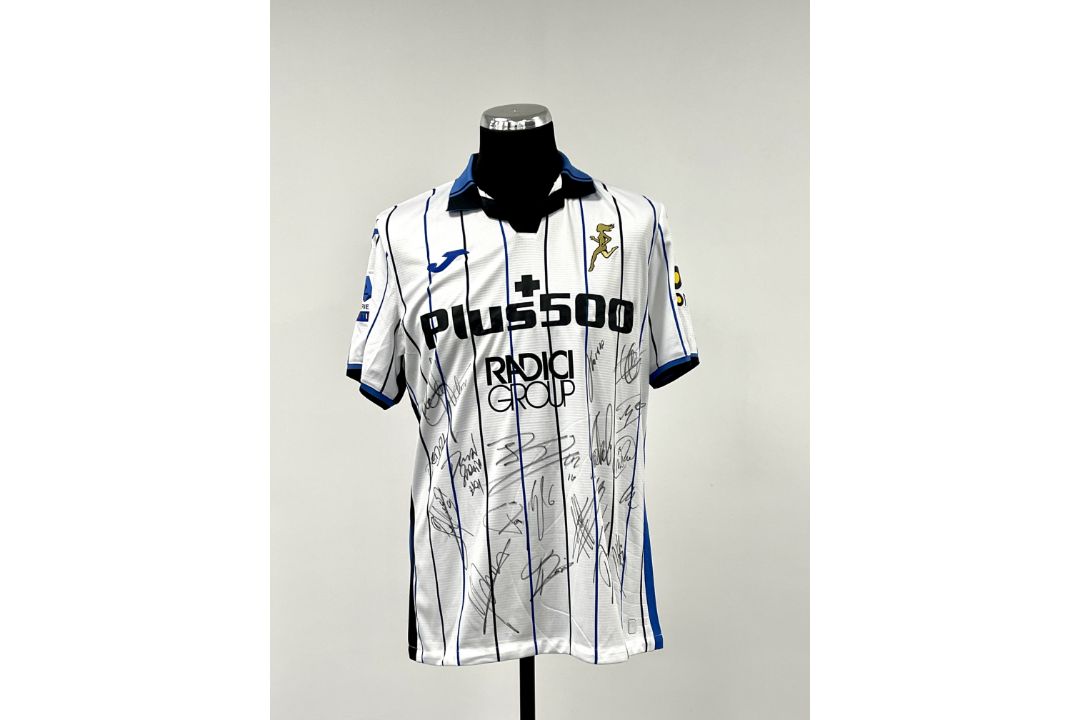 White, black and blue squad signed Atalanta B.C. Replica away jersey, season 2021-22, Joma, short- - Image 3 of 3