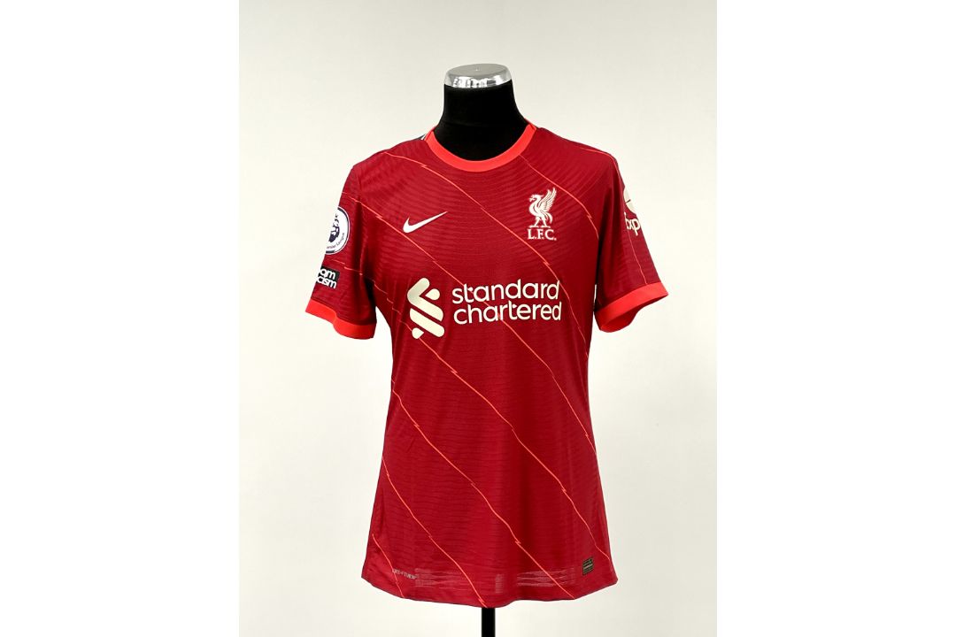 Roberto Firmino signed red Liverpool no.9 home jersey, season 2021-22, match-issue, Nike, short- - Image 2 of 3