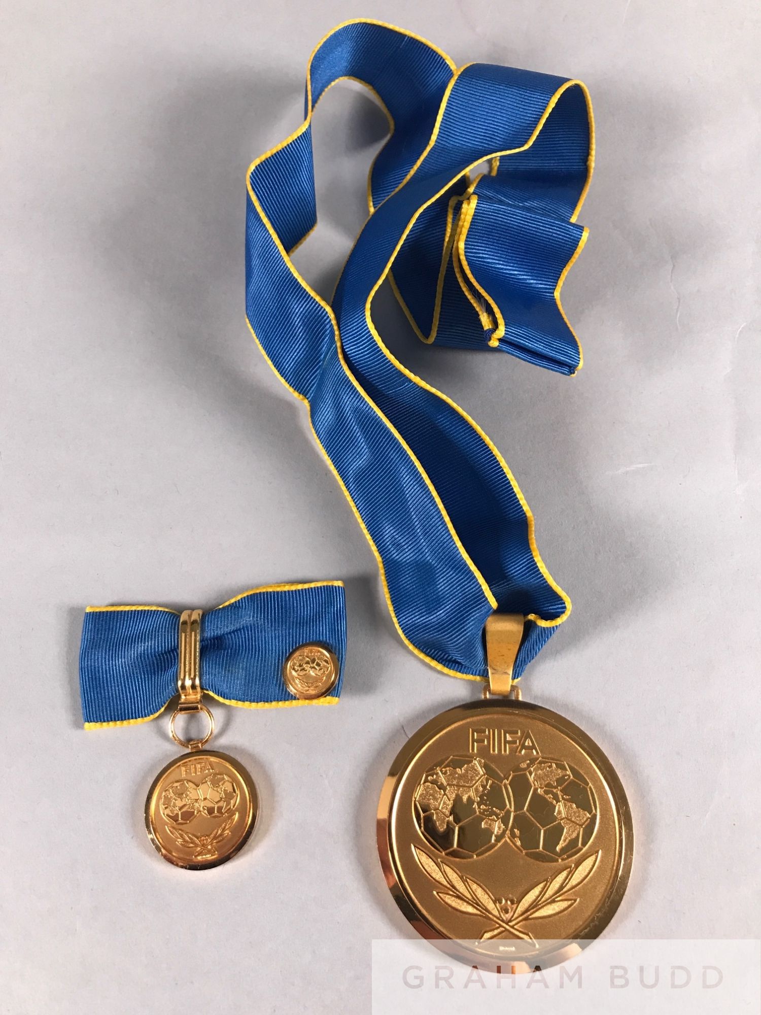 Ex-Pelé Collection: The FIFA Order of Merit awarded to Pelé, being the highest honour FIFA - Image 2 of 4