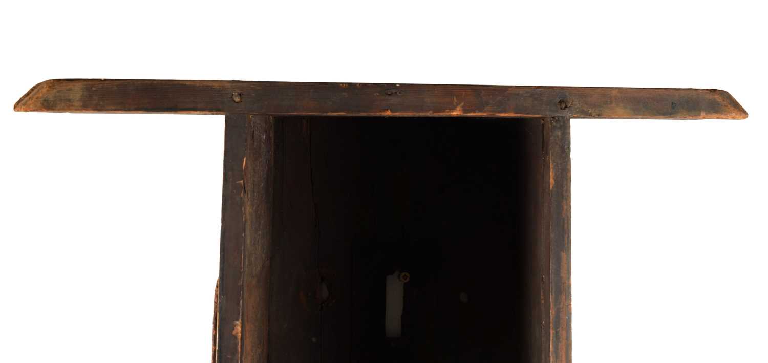JOHN TICKELL, CREDITON. A RARE EARLY 18TH CENTURY LACQUERED CHINOISERIE TAVERN CLOCK OF LARGE SIZE - Image 18 of 21