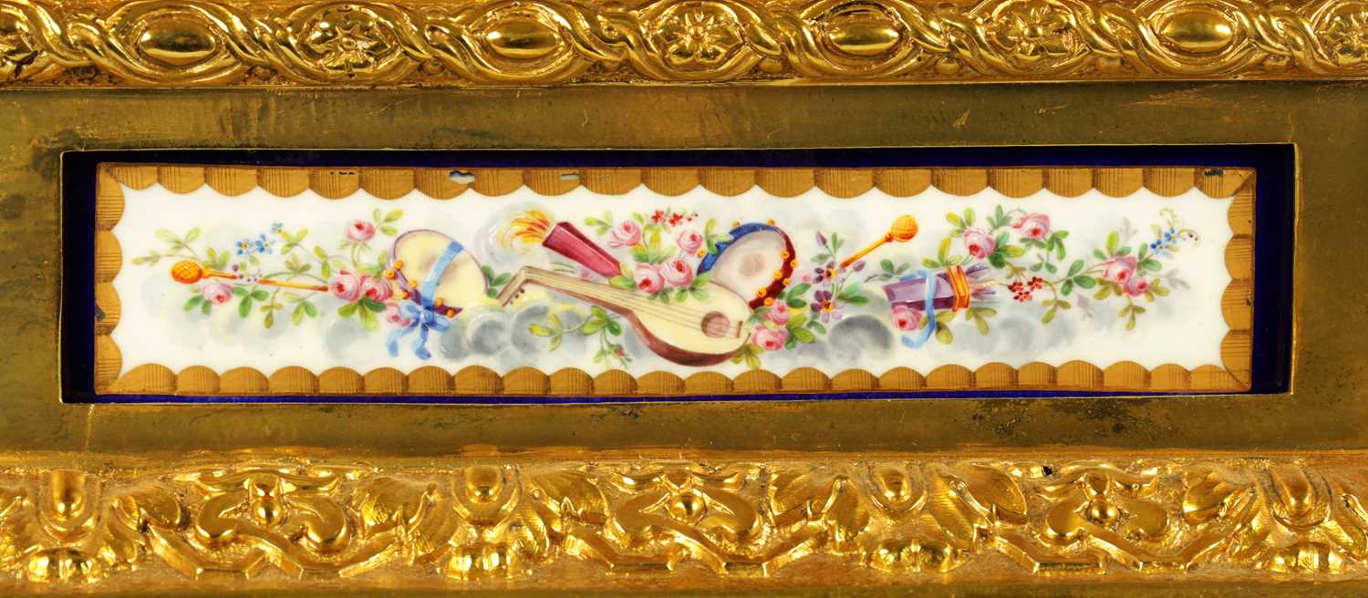 A FINE MID 19TH FRENCH ORMOLU AND 'SEVRES' PORCELAIN MOUNTED REVOLVING URN CLOCK - Image 6 of 13