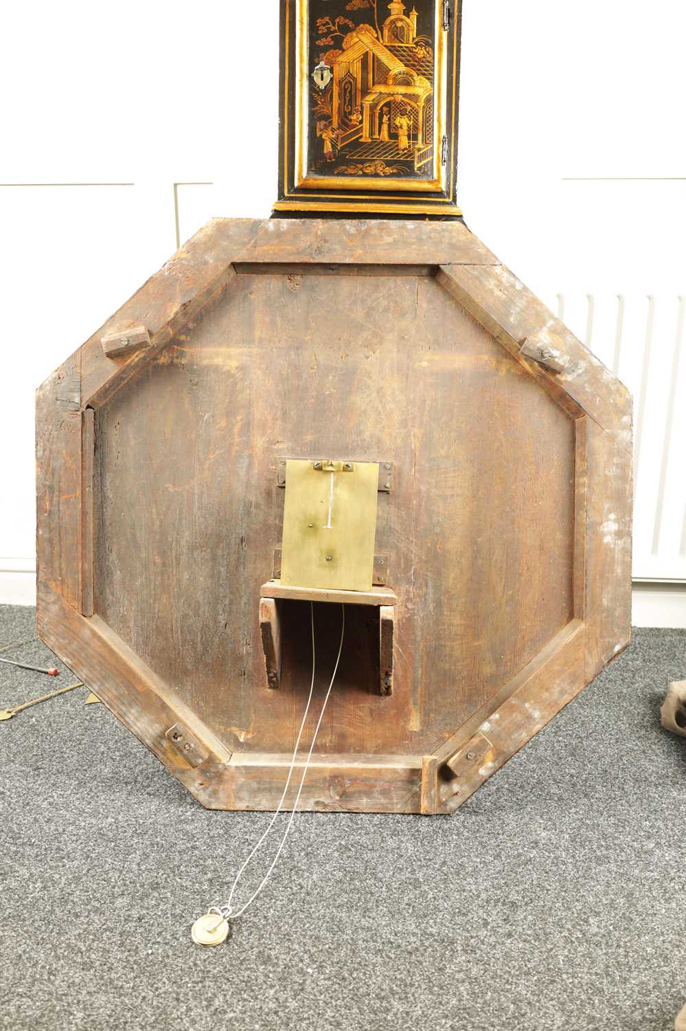 JOHN TICKELL, CREDITON. A RARE EARLY 18TH CENTURY LACQUERED CHINOISERIE TAVERN CLOCK OF LARGE SIZE - Image 13 of 21