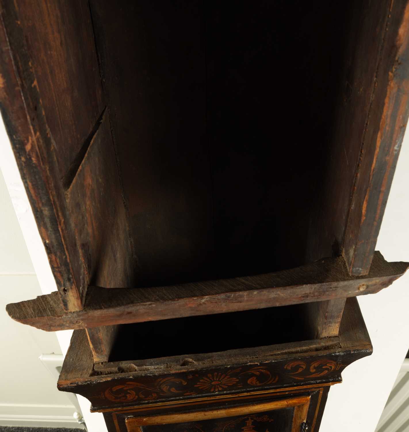 JOHN TICKELL, CREDITON. A RARE EARLY 18TH CENTURY LACQUERED CHINOISERIE TAVERN CLOCK OF LARGE SIZE - Image 19 of 21