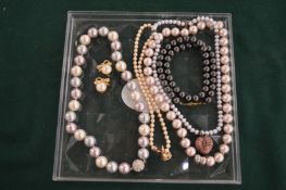 Various pearl necklaces etc.